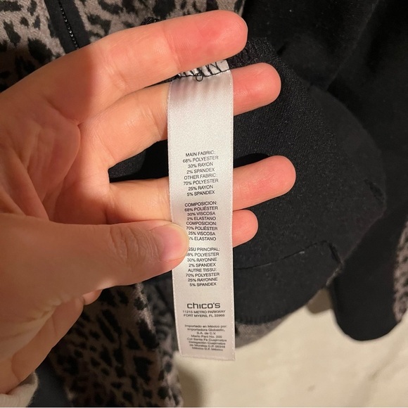 Weekends By Chicos Zip Up Leopard Print Athletic Track Jacket ~ Size 1 (Medium) - Picture 4 of 7